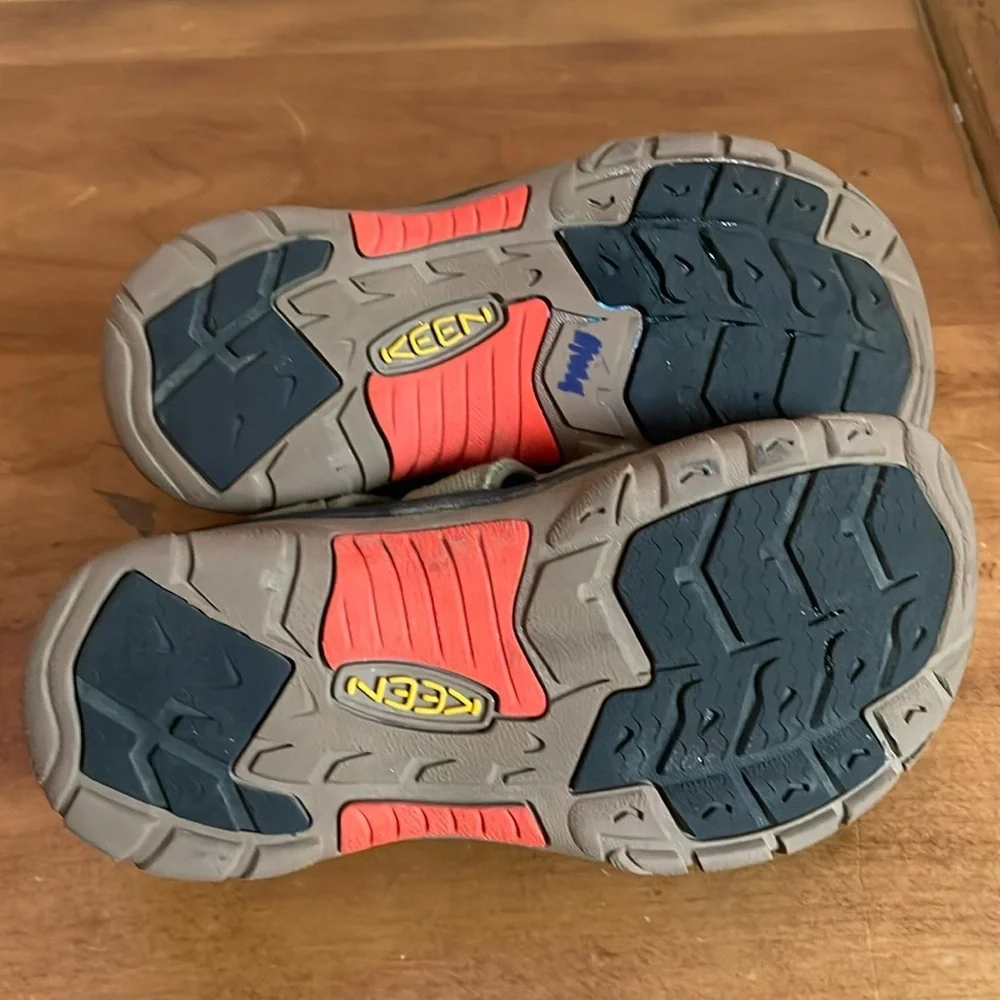 KEEN Water Sandals Size 3
